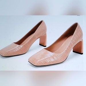 NIB LEATHER UPPER BREATHABLE CLOSED SQUARE CLOSED TO BLOCK HEEL PUMP SO …